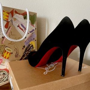 Classic black Louboutin Heels (Size 39 1/2)
